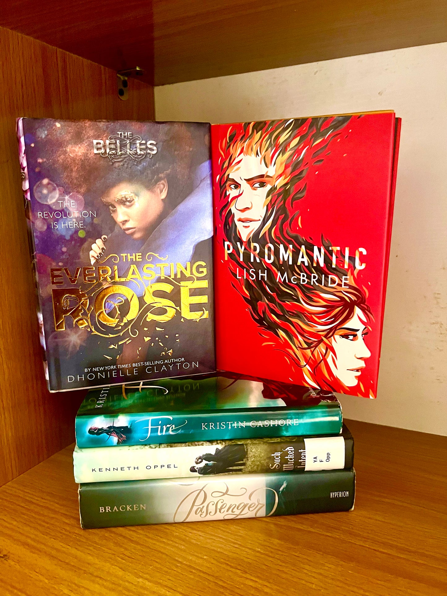 A82: YOUNG ADULT,FANTASY,ROMANCE {ALL HARDBACKS}