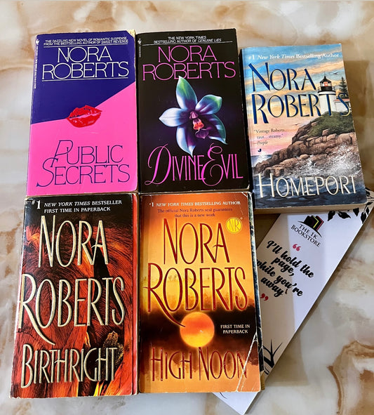 A27: NORA ROBERTS ROMANTIC SUSPENSE COLLECTION