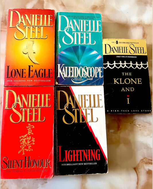 A83: DANIELLE STEEL COLLECTION