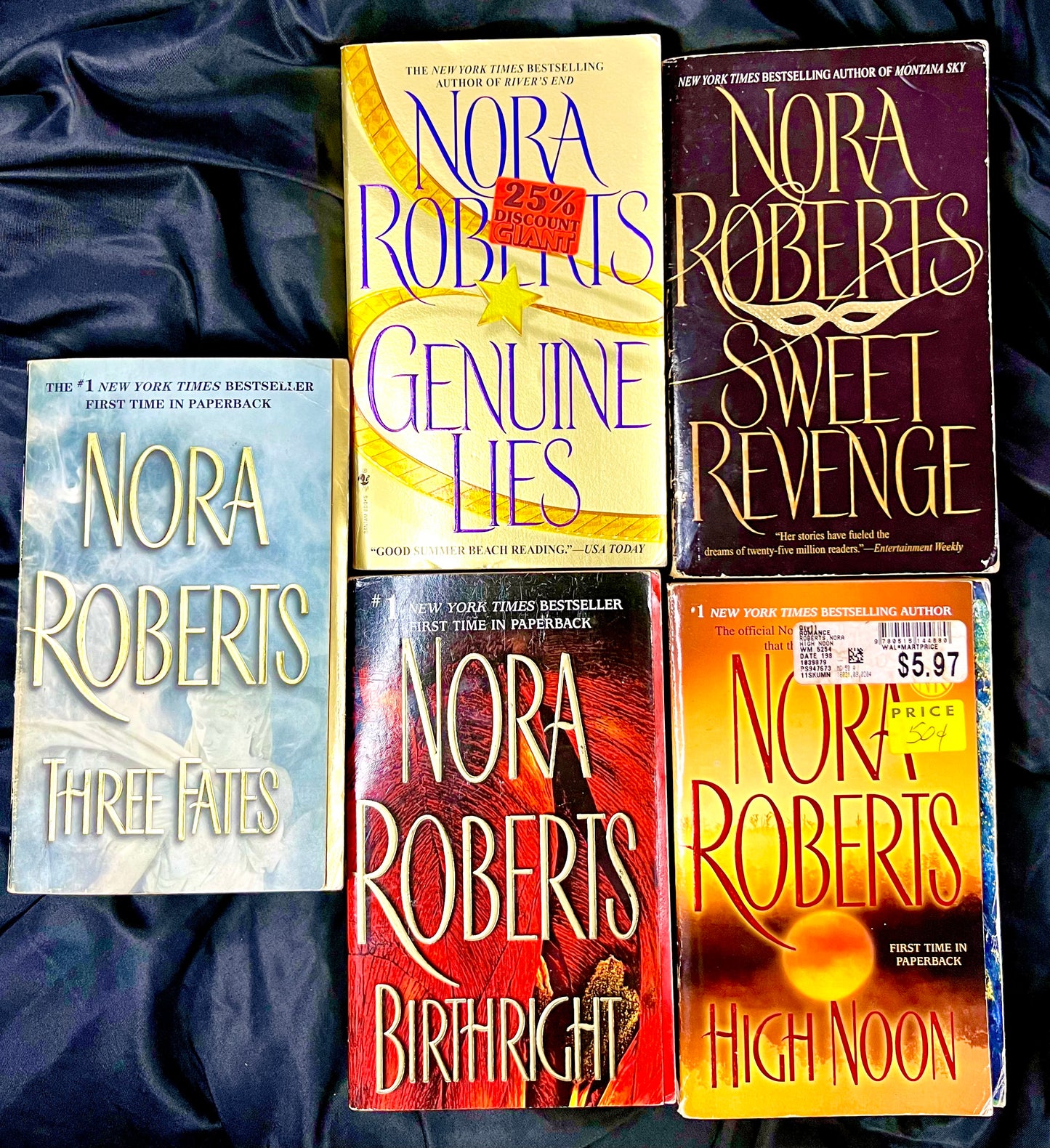 SET A43: Nora Roberts / Romantic Suspense